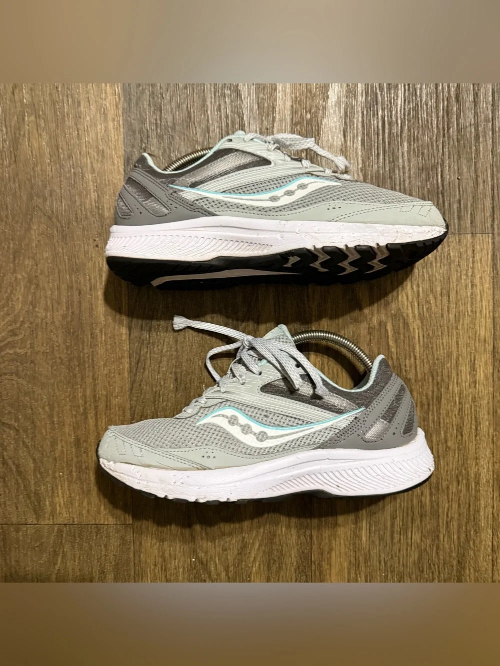 Saucony Women's Light Gray Running Sneakers with Mint Lining Size 8.5W Women